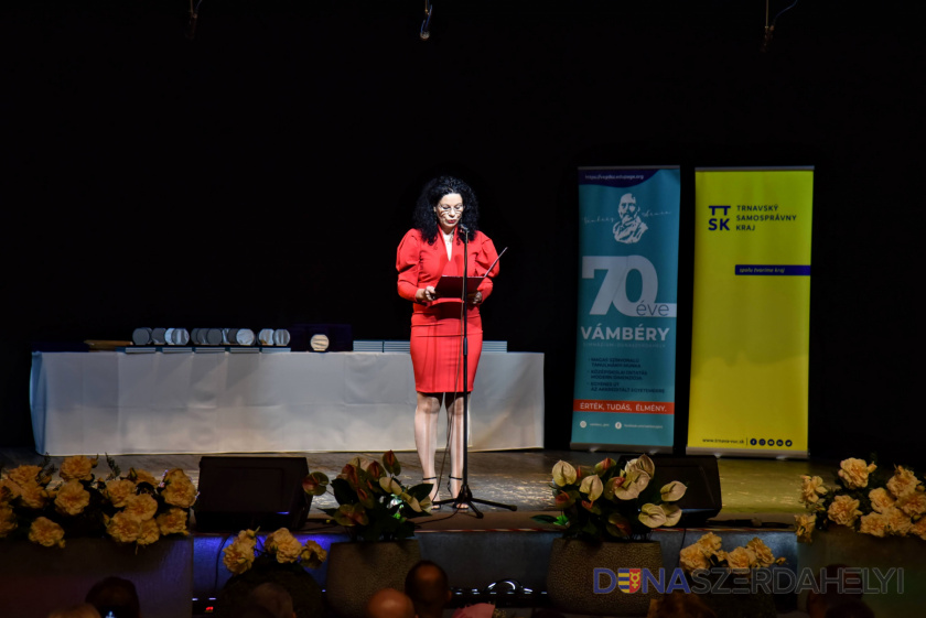Fennállásának 70. jubileumát ünnepelte a Vámbéry Ármin Gimnázium