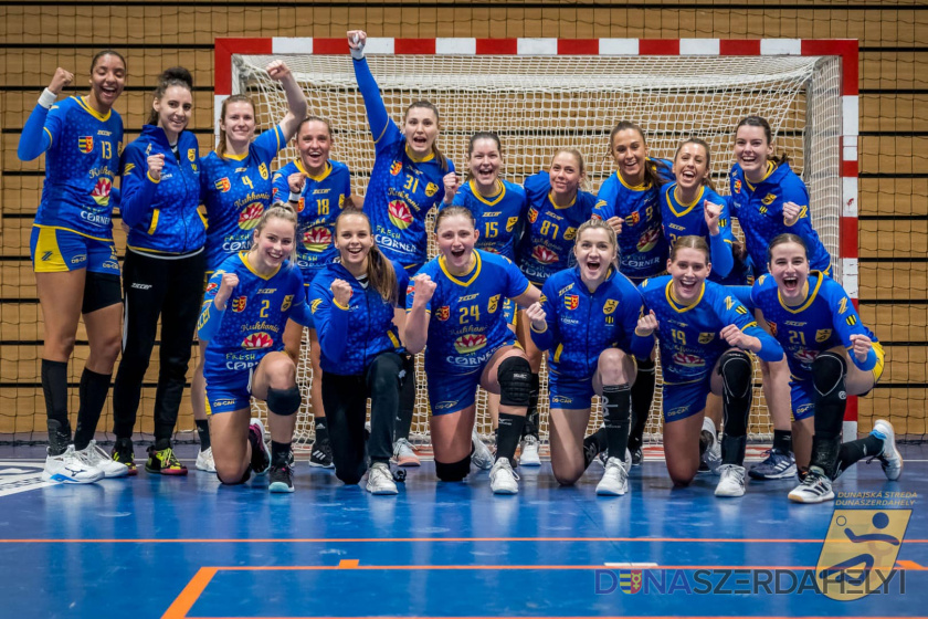 Fotó: hcdac.sk A dunaszerdahelyi lányok a MOL liga bajnokai