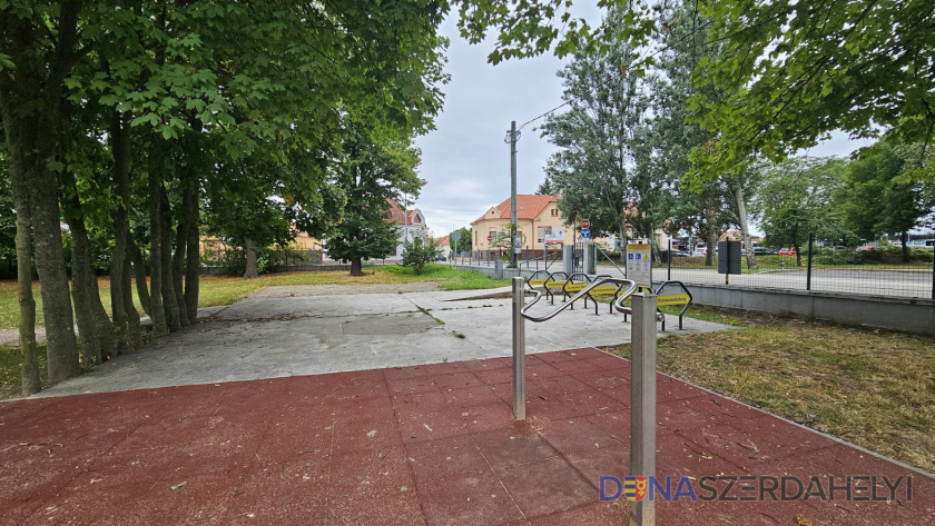 A Jesenský utcai játszótér mellett egy új gyorsbüfé létrehozására írt ki pályázatot a város