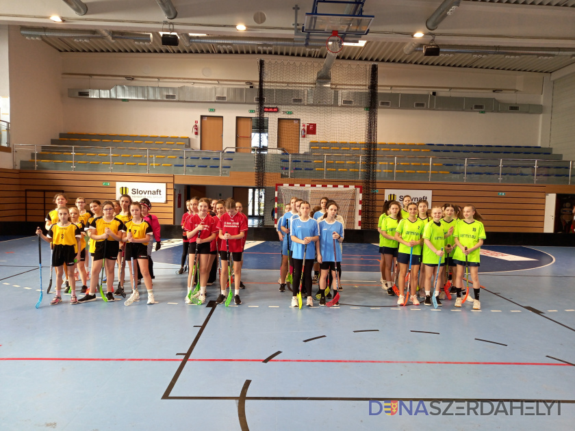 Floorball: A Vámbérys lányok jutottak a kerületi döntőbe