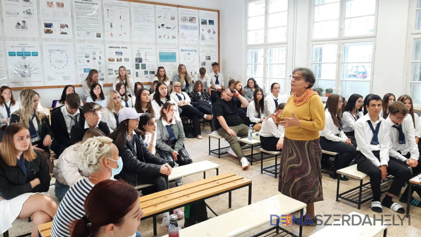 Rendhagyó tanítási napok a Dunaszerdahelyi Egészségügyi Középiskolában