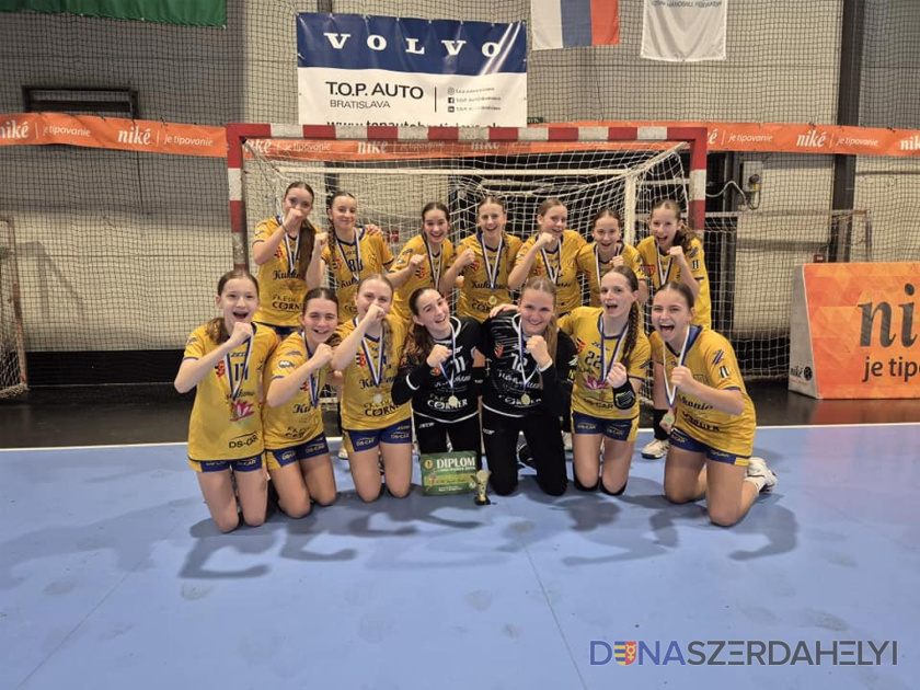 Facebook / HC DAC Dunaszerdahely Összes mérkőzését hozta a győztes tornán a HC DAC U15-ös csapata