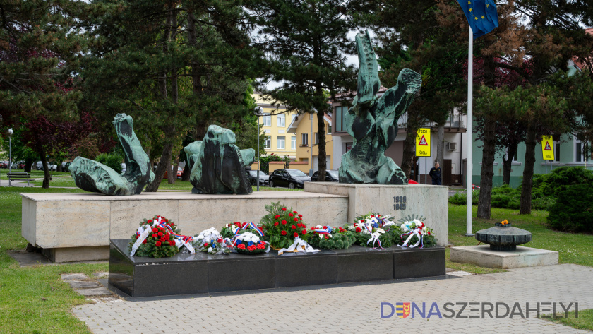 A második világégés befejezésére emlékeztek