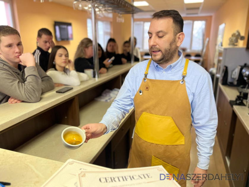 Barista tanfolyammal bővítették szakmai tudásukat a diákok