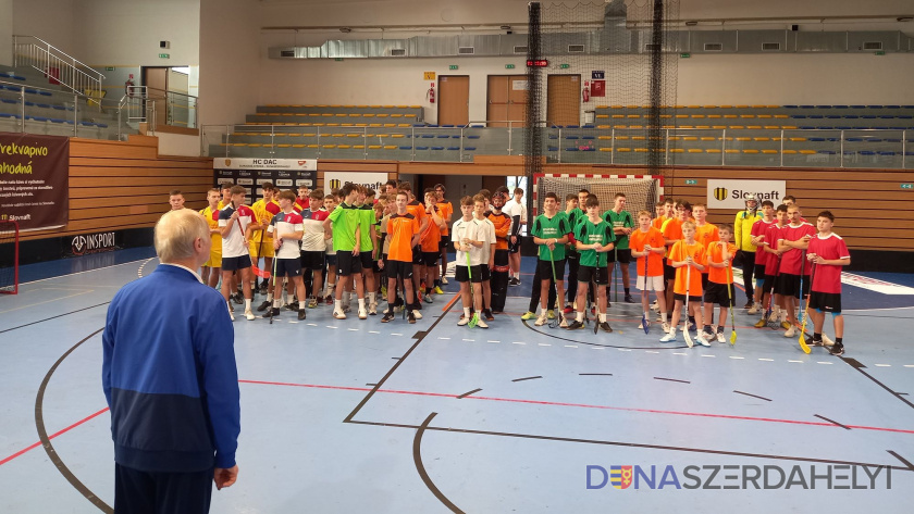 Rumba floorball klub Magabiztos Jilemnicky-győzelem a felső tagozatos fiúk floorball versenyén