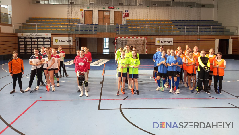 A Vámbéry nyerte a felsős lányok floorball versenyét
