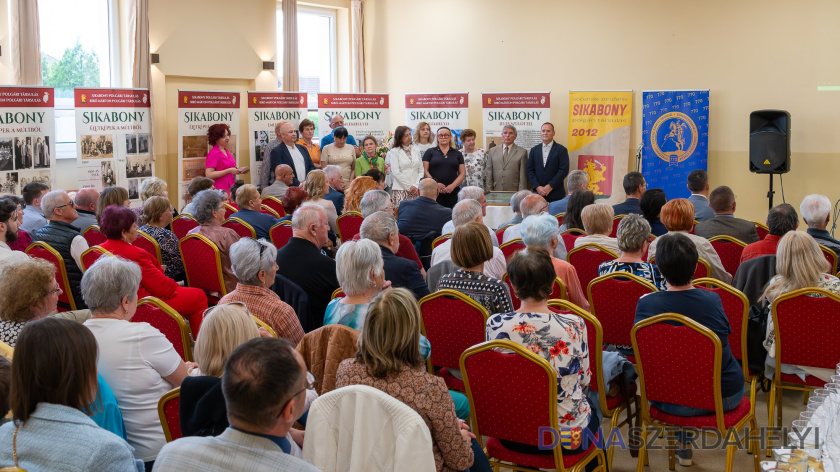 Rózsár Vince felvételei Teltházas volt az ünnepi Sikabonyi est