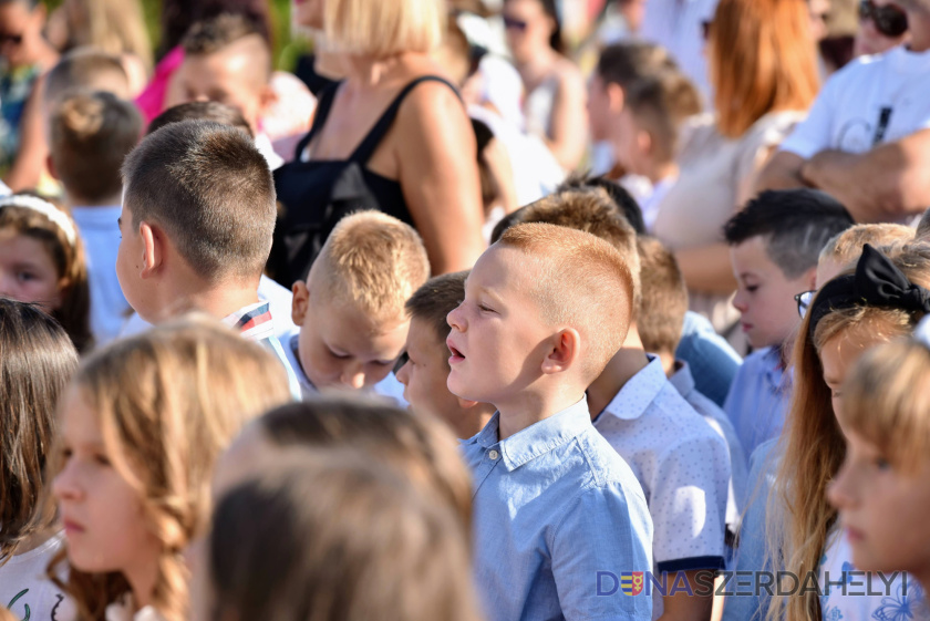 Nagy Attila felvétele Tanévnyitók Dunaszerdahelyen – szeptember 1-jén indul az iskolaév