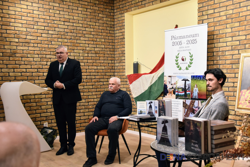 Nagy Attila felvételei Esterházy Jánosra emlékeztek és bemutatták Hrubík Béla új kötetét a Stephaneumban