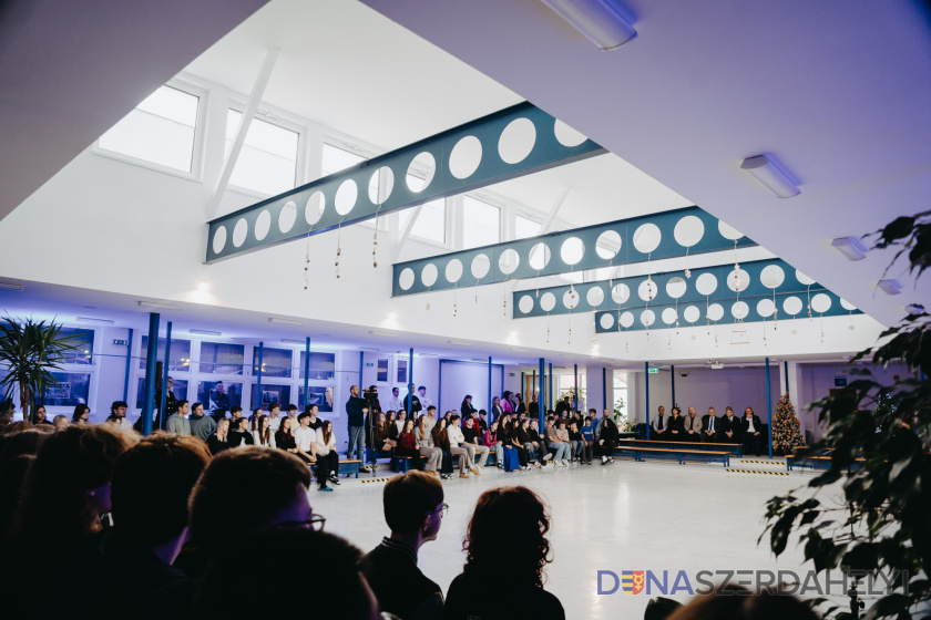 Foto: TTSK Átrium župného gymnázia v Dunajskej Strede prešlo modernizáciou. Nová strecha prinesie študentom pohodlné a bezpečné priestory