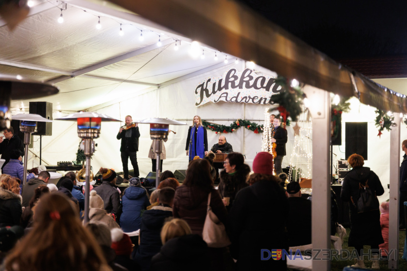Fotók: Kukkónia pt / Cséfalvay Á. András felvételei Közösség, kultúra, karácsony – ilyen volt a Kukkonia Advent Luca napján