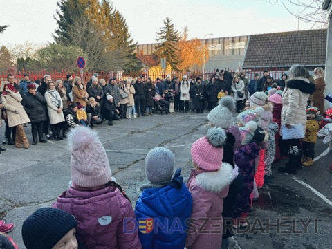 Meghitt, élményekkel teli adventi délután a Rózsaligeti Óvodában – közösen gyújtották meg az első gyertyát