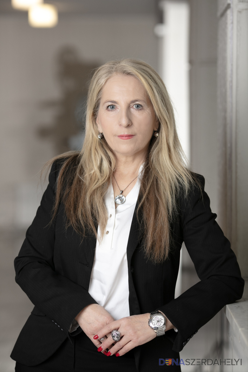 Kamarai különdíjat kapott Takács Tímea a a Pest Vármegyei és Érdi Kereskedelmi és Iparkamarától