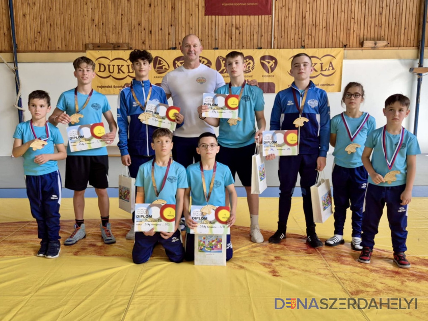 Gaál Wrestling Team Sikeresen szerepelt a Gaál Wrestling Team a trencséni nemzetközi birkózóversenyen