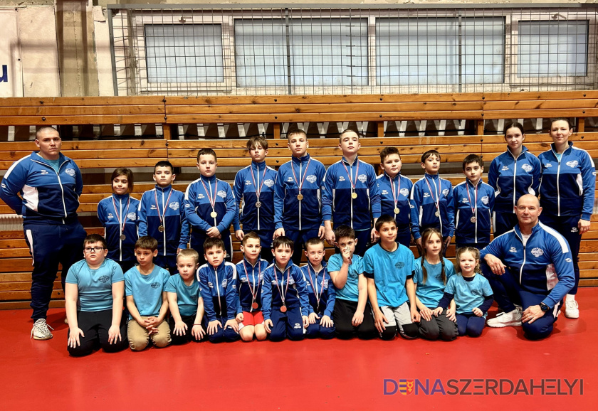 Fotó: Gaál Wrestling Team Tizenhárom érmet harcoltak ki a Gaál Wrestling Team birkózói a Szlovák Diák Liga 2. fordulójában!