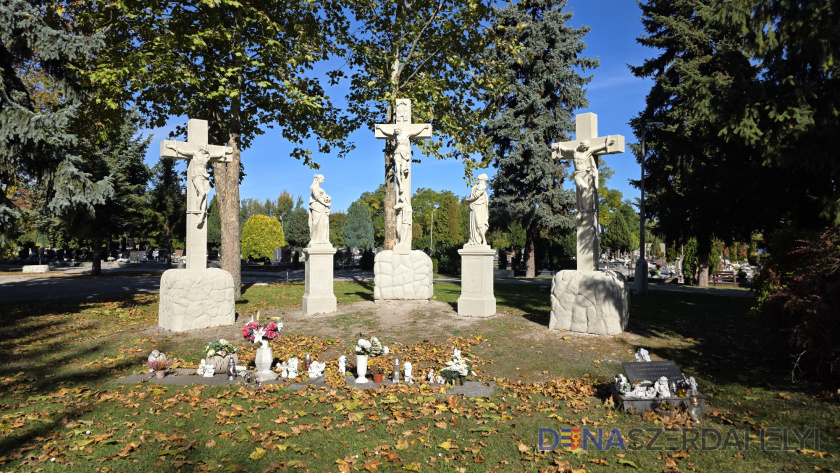 Nagy Attila felvétele Megújult a dunaszerdahelyi temetői Kálvária – ma délután áldják meg a felújított szoborcsoportot