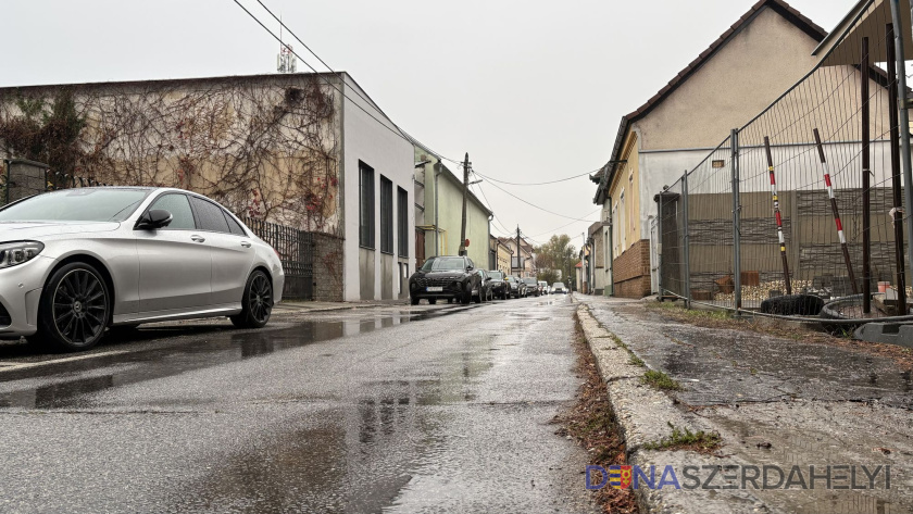 A Rózsa utcában található orvosi rendelők és a gyógyszertár a felújítás ideje alatt is megközelíthetők lesznek, a Štefánik utca felől. A Rózsa utca is megújul