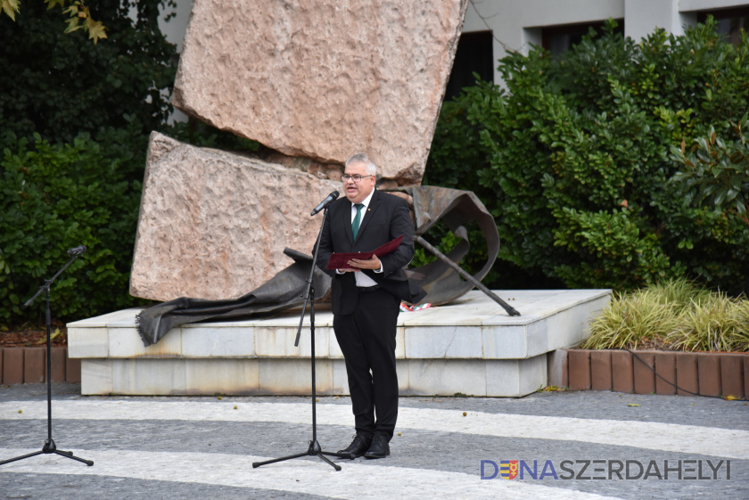 Karaffa Attila:„Mély alázattal és nagyrabecsüléssel emlékezünk a Csallóköz szívében 56 Hőseire”