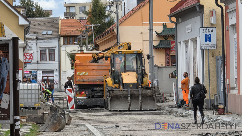 Október derekára befejeződik a Bacsák utca rekonstrukciója – jön a Rózsa útca felújítása