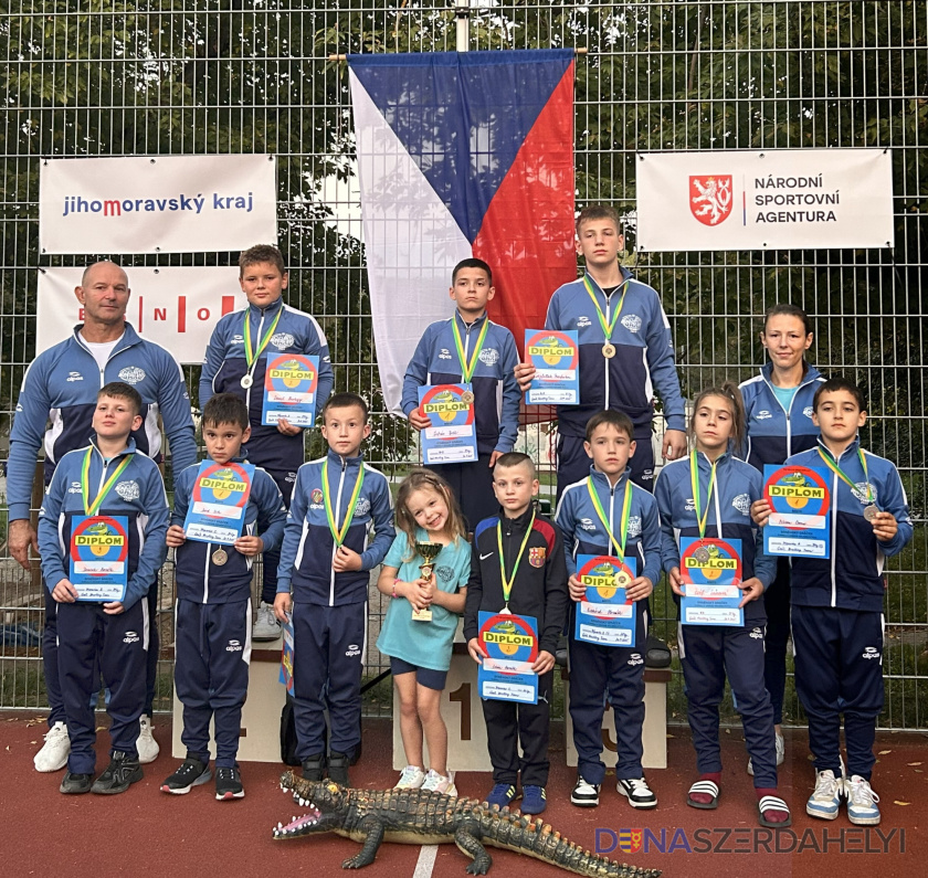 10 éremmel tért haza Brnóból a Gaál Wrestling Team