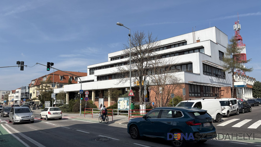 Módosul a posta nyitvatartása