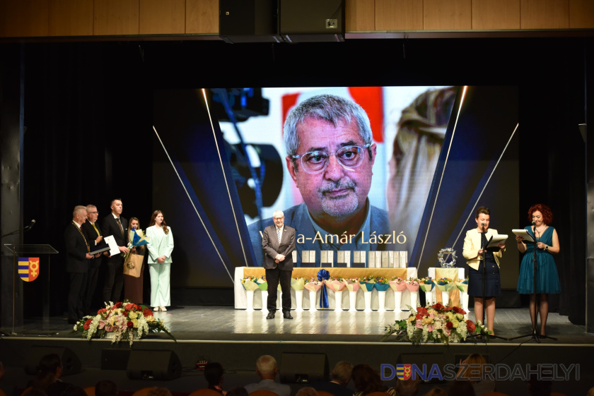 Átadták Dunaszerdahely város rangos elismeréseit