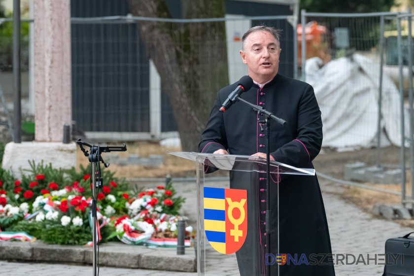 Rózsár Vince felvétele Mons. Kiss Róbert: „A megmaradás nem az ünnepnapokon, hanem a hétköznapokban dől el”