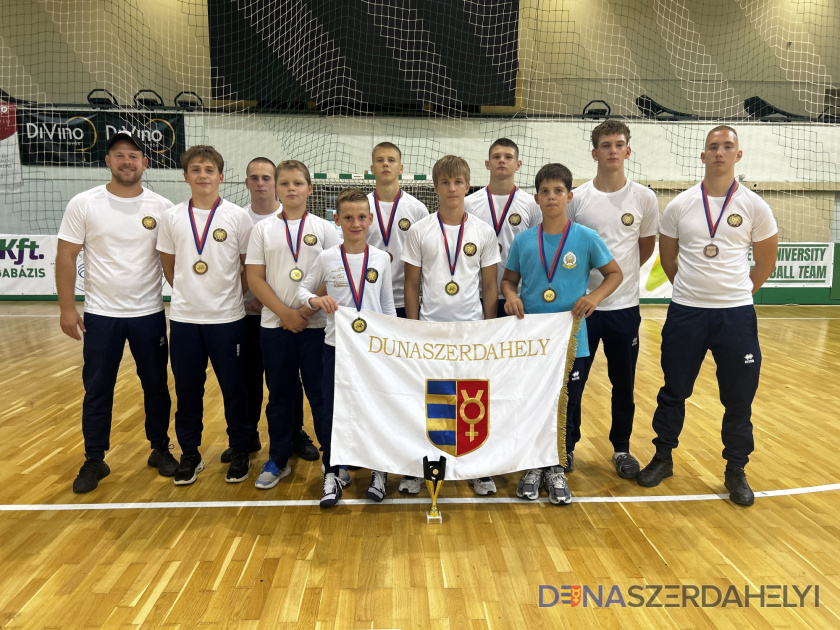 Nyolc éremmel és csapatversenyben elért második hellyel kezdték az őszi szezont