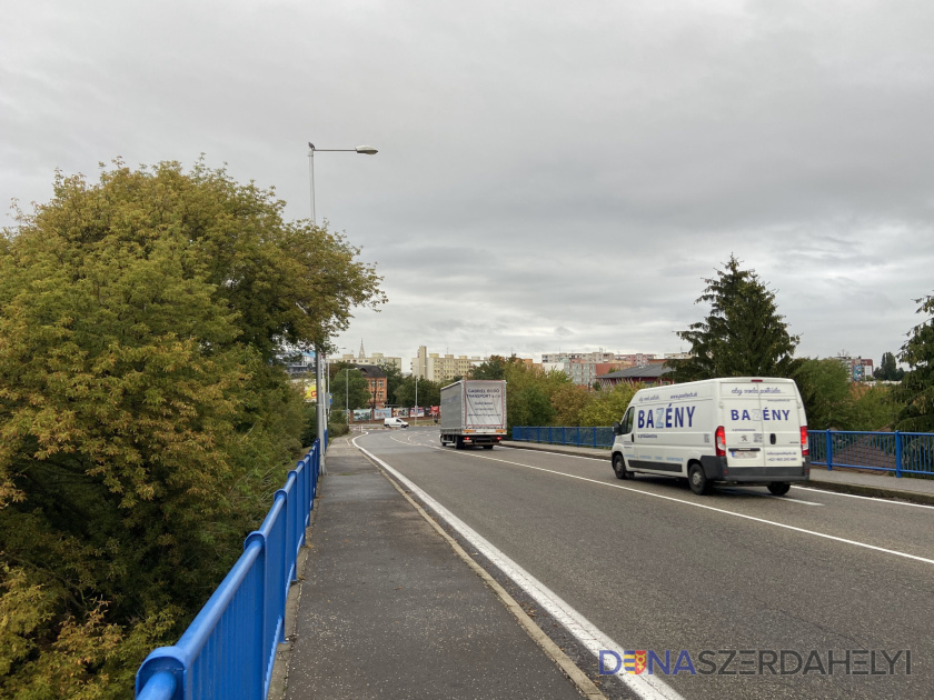 Autóbuszokat és teherautókat ellenőriznek a közlekedési rendőrök a héten