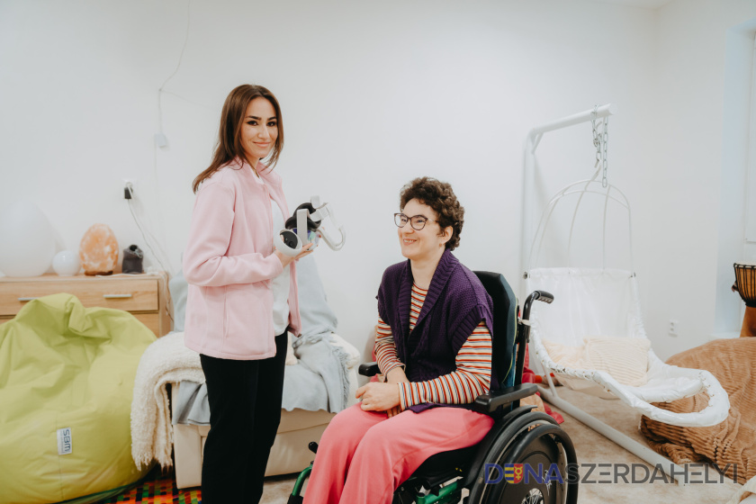 Trnavská župa prináša budúcnosť do sociálnych služieb: Virtuálna realita pomáha opatrovateľkám aj klientom v Skalici a Košútoch