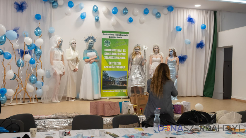 Jégvarázs inspirálta haj- és sminkköltemények a középiskolában