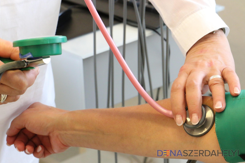 Júliustól emelkedik az ápolási pénzbeli támogatás összege és a személyi asszisztencia óradíja is