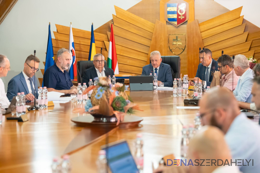 Költségvetésről, kerékpárutakról és szociális ügyekről 