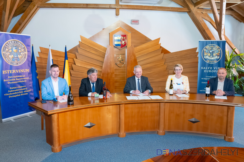 A város szerződést kötött a „Dunaszerdahely Város Bora 2026” díjazott borászataival
