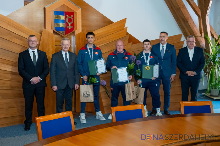 Petőcz Kevint és Nemčík Milánt, a Kempo Dojo Klub sportolóit köszöntötték