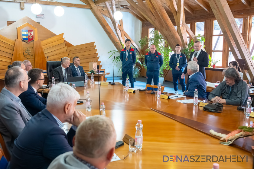 A városrendészettől az ifjúságpolitikai koncepción át – ülésezett a városi képviselő-testület