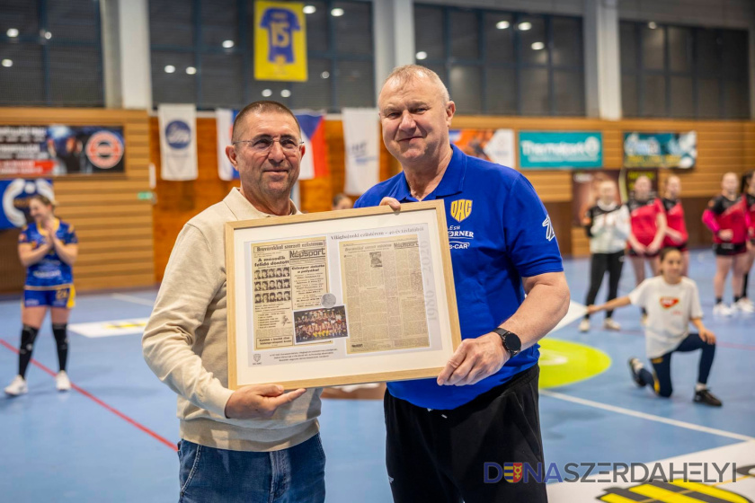 Facebook / HC DAC Dunaszerdahely Ezüstérem, amely történelmet írt – Debre Viktort köszöntötték a szombati mérkőzésen