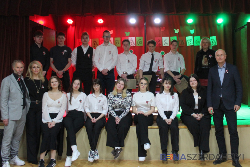 Szabadság a Csarnokban, szerelem a kávézóban  – a márciusi forradalom égi fejezete