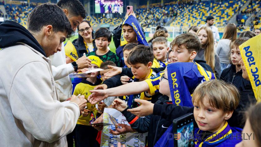 Közös szurkolás, közös élmények a MOL Arénában