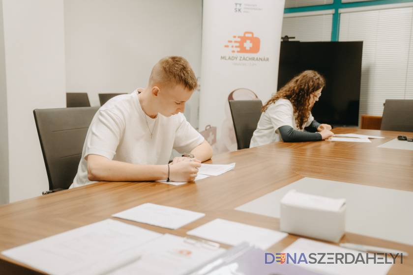 Segíteni tudni kulcsfontosságú: a Nagyszombati megye elsősegélynyújtásra tanítja a középiskolásokat és a nyilvánosságot