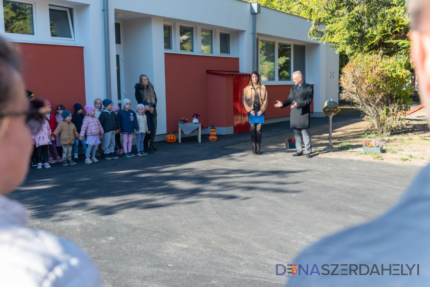 Rózsár Vince felvételei Több évtized után újult meg teljesen a Rózsaligeti óvoda