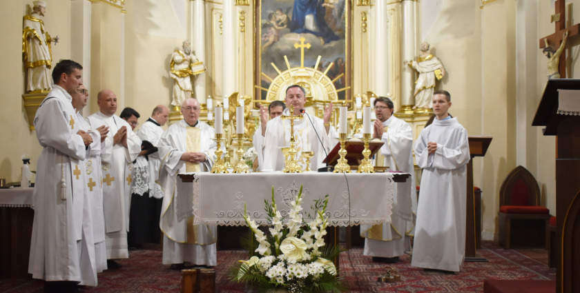 Dunaszerdahelyen ünnepelte ezüstmiséjét Kiss Róbert püspöki helynök
