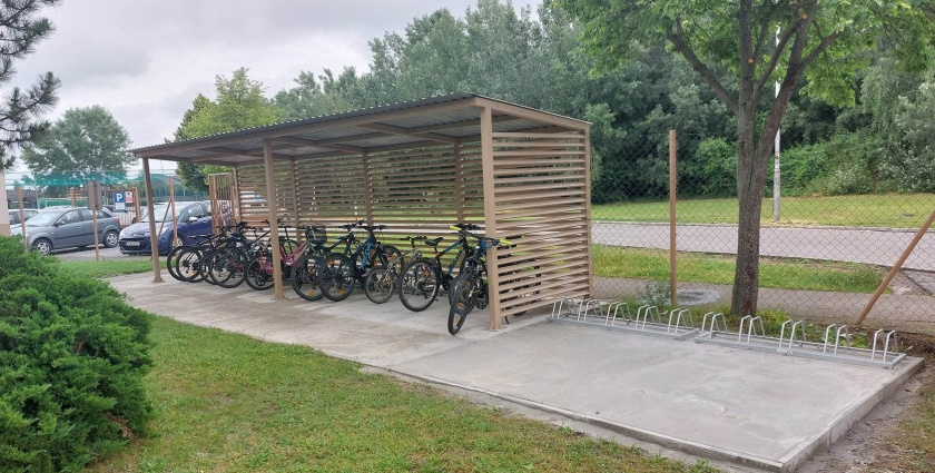 Kerékpártároló és parkolóbővítés a Szabó Gyula Alapiskolában
