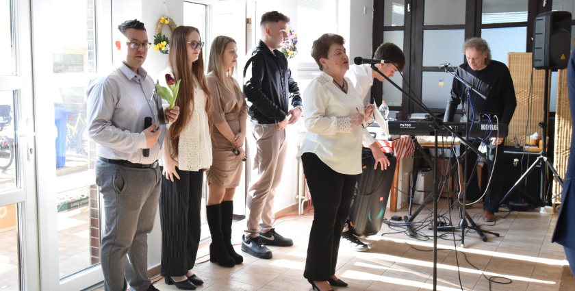 Nőnapi ünnepség a városi nyugdíjasklubban