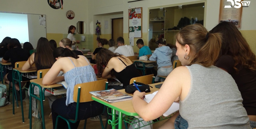 Embedded thumbnail for Nagyszombat megye további férőhelyeket finanszíroz két dunaszerdahelyi középiskolában