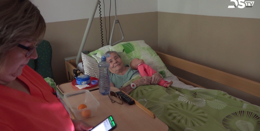 Embedded thumbnail for Az egyik nyugdíjasotthonban már új segélyhívó rendszer működik