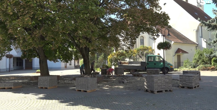 Embedded thumbnail for Elkezdődött a Vámbéry tér felújítása, amely az eddiginél zöldebbé válik