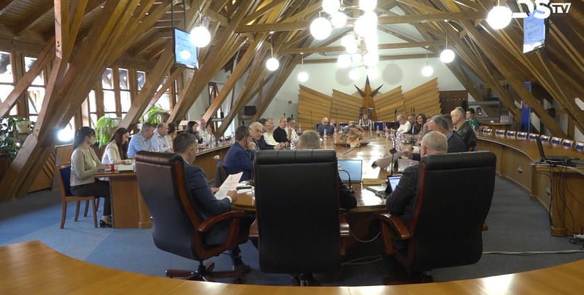 Embedded thumbnail for A képviselők jóváhagyták a hitelfelvételt a Szent István tér felújítására