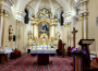 Adventi gyertyagyújtás a katolikus templomban