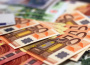 Ismét emelkedik a minimálbér, jövőre megközelíti az 1000 eurót